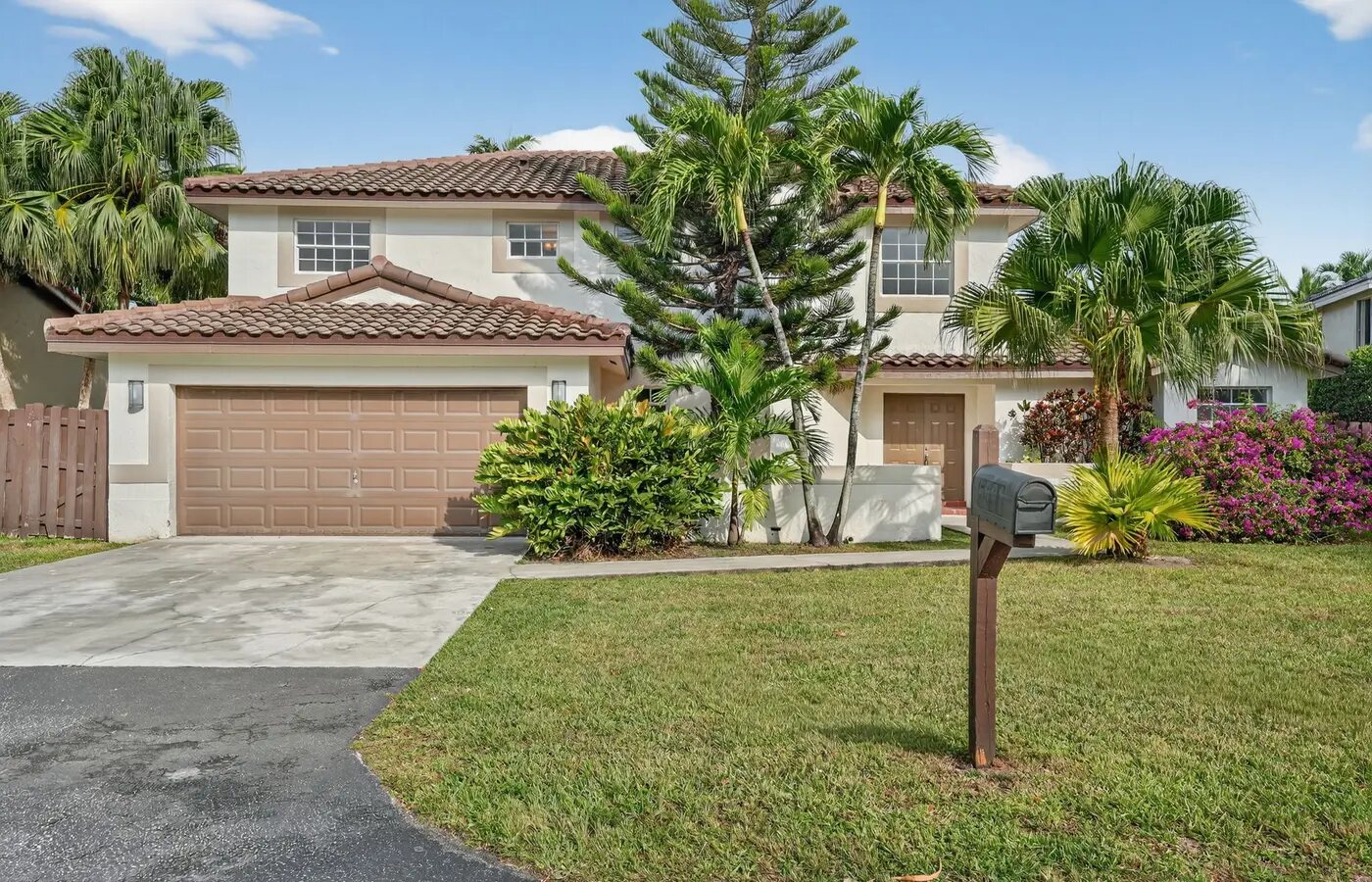 15591 SW 45th Ter, Miami, sold with seller representation by Adrian Lopez PA